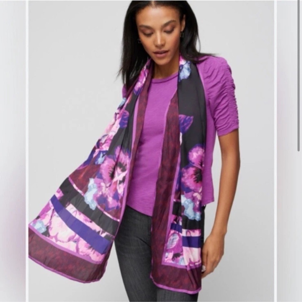 New White House Black Market Viola Oblong Scarf Cabernet Purple Floral NWT $79
